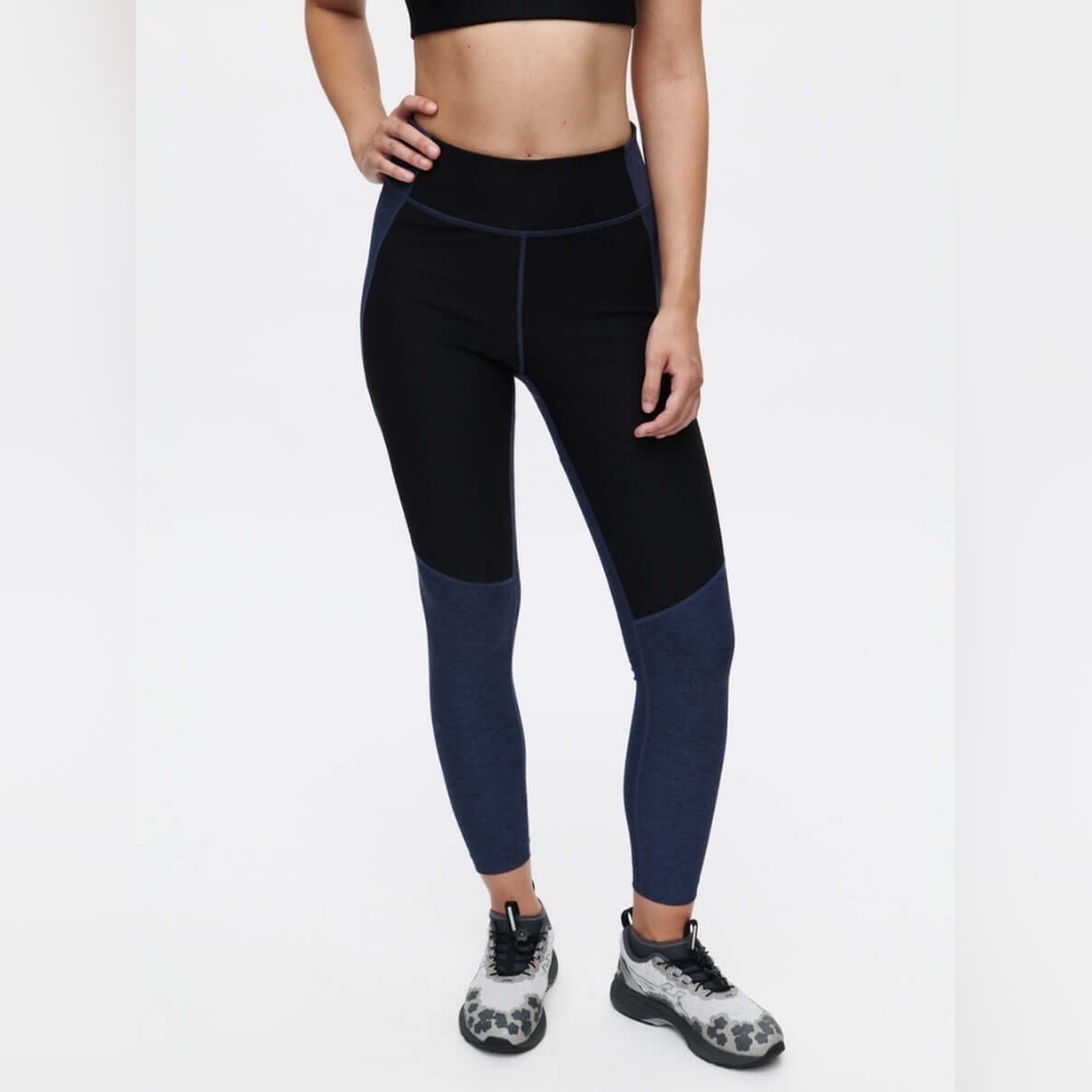 Outdoor Voices | Two Tone 7/8 Colorblock Navy & Black Crop Leggings Medium